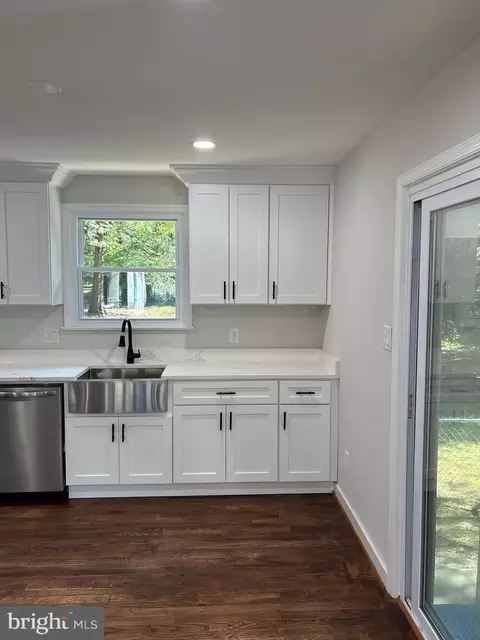 Kitchen - 80 Beach Dr, Edgewater, MD 21037 photo 3 of 3