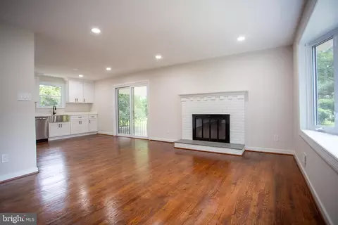 Living - 80 Beach Dr, Edgewater, MD 21037 photo 3 of 8