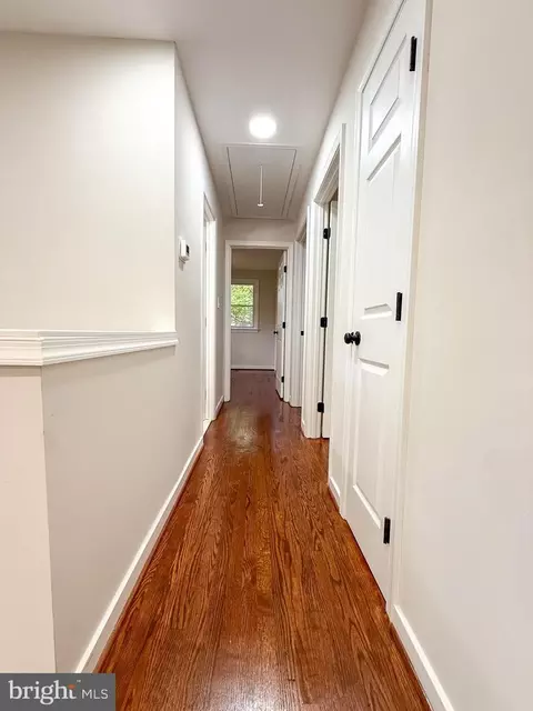 Entry Way - 80 Beach Dr, Edgewater, MD 21037 photo 5 of 6