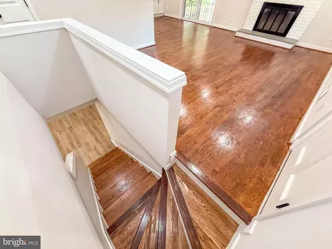 Entry Way - 80 Beach Dr, Edgewater, MD 21037 photo 3 of 6