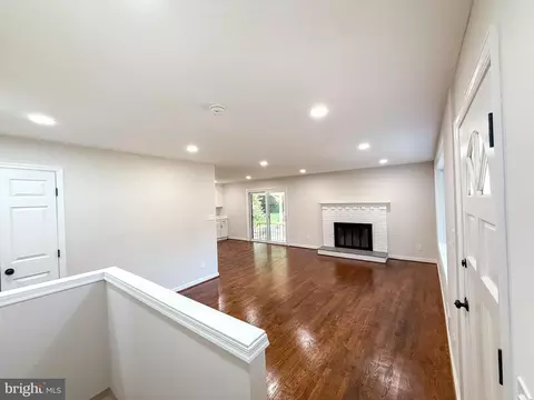 Living - 80 Beach Dr, Edgewater, MD 21037 photo 5 of 8