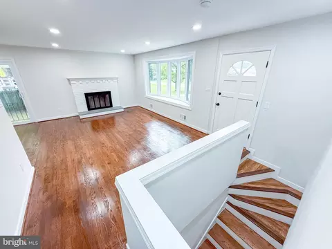 Living - 80 Beach Dr, Edgewater, MD 21037 photo 7 of 8