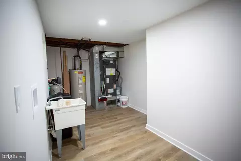 Entry Way - 80 Beach Dr, Edgewater, MD 21037 photo 6 of 6