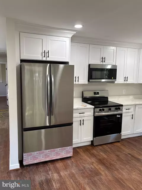 Kitchen - 80 Beach Dr, Edgewater, MD 21037 photo 2 of 3