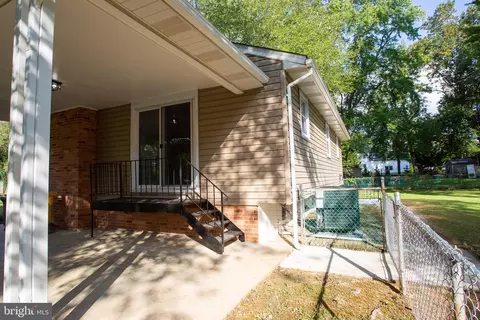 Exterior - 80 Beach Dr, Edgewater, MD 21037 photo 4 of 8