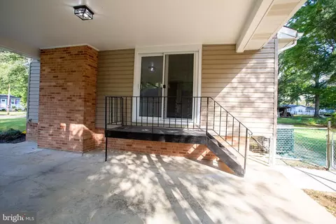 Exterior - 80 Beach Dr, Edgewater, MD 21037 photo 3 of 8