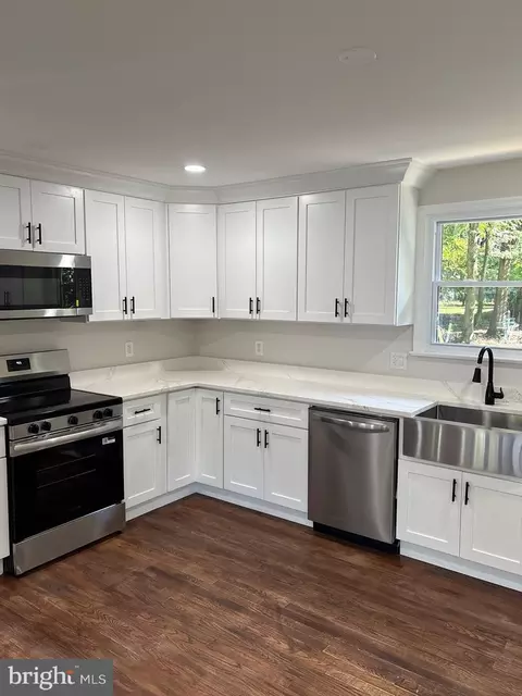 Kitchen - 80 Beach Dr, Edgewater, MD 21037 photo 1 of 3