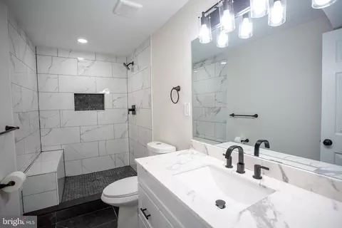 Bath - 80 Beach Dr, Edgewater, MD 21037 photo 5 of 10