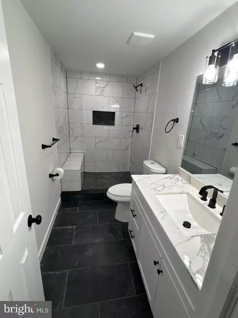 Bath - 80 Beach Dr, Edgewater, MD 21037 photo 1 of 10