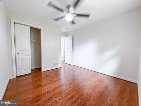 Bedroom - 80 Beach Dr, Edgewater, MD 21037 photo 5 of 7