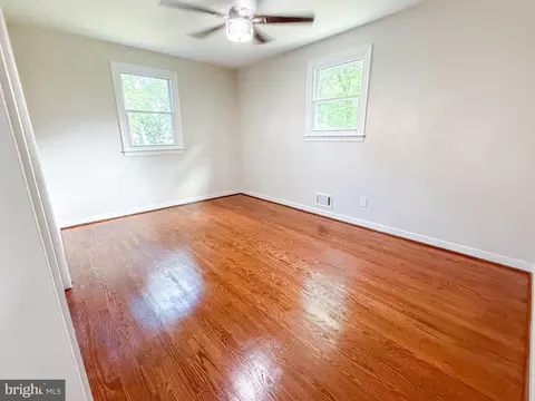Bedroom - 80 Beach Dr, Edgewater, MD 21037 photo 2 of 7