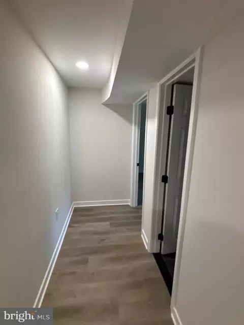 Entry Way - 80 Beach Dr, Edgewater, MD 21037 photo 1 of 6