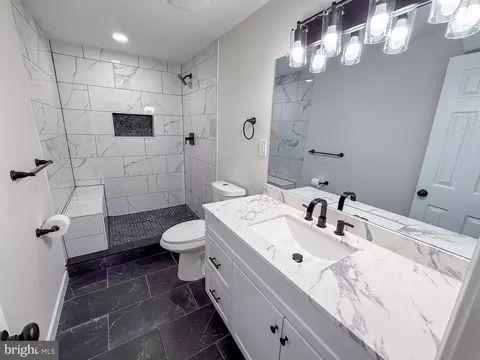 Bath - 80 Beach Dr, Edgewater, MD 21037 photo 3 of 10
