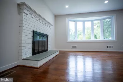 Living - 80 Beach Dr, Edgewater, MD 21037 photo 4 of 8