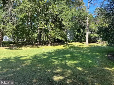 Exterior - 80 Beach Dr, Edgewater, MD 21037 photo 5 of 8
