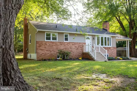 Exterior - 80 Beach Dr, Edgewater, MD 21037 photo 6 of 8