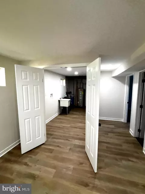 Entry Way - 80 Beach Dr, Edgewater, MD 21037 photo 2 of 6