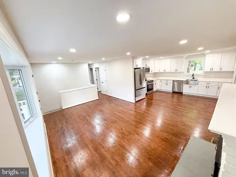 Living - 80 Beach Dr, Edgewater, MD 21037 photo 6 of 8