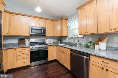 761 208th St, Pasadena, MD 21122 photo 8