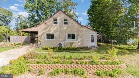 2033 Shore Dr, Edgewater, MD 21037