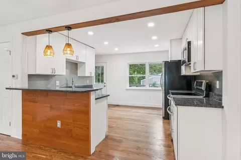Entry Way - 1227 Hampton Rd, Annapolis, MD 21409 photo 1 of 1