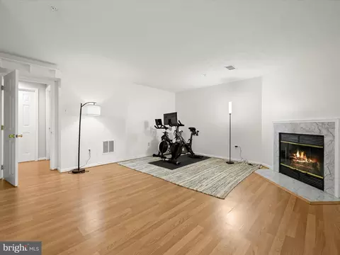Living - 1216 Seminole Dr, Arnold, MD 21012 photo 5 of 6