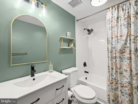 Bath - 1216 Seminole Dr, Arnold, MD 21012 photo 2 of 4