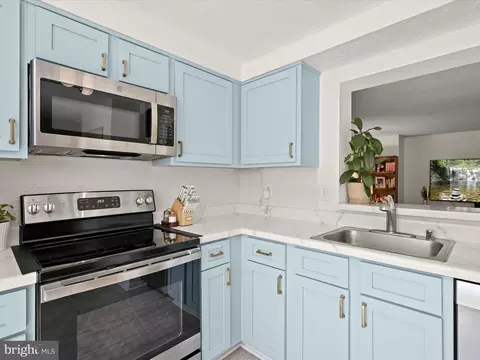 Kitchen - 1216 Seminole Dr, Arnold, MD 21012 photo 2 of 3