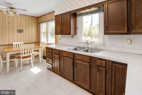 98 Carroll Dr, Annapolis, MD 21403 photo 12
