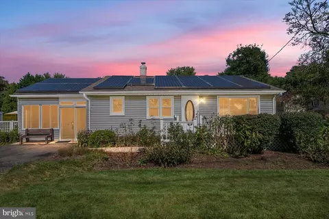 98 Carroll Dr, Annapolis, MD 21403 photo 2