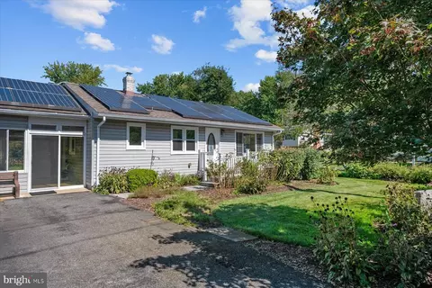 98 Carroll Dr, Annapolis, MD 21403 photo 3