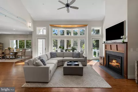 Living - 1696 Beech Ln, Annapolis, MD 21409 photo 2 of 2