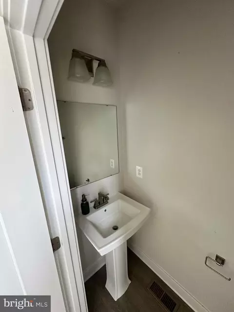Entry Way - 135 John Daniel Way, Baltimore, MD 21225 photo 3 of 6