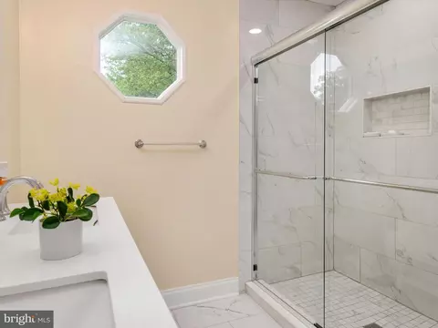 Bath - 871 Arundel Dr, Arnold, MD 21012 photo 2 of 3