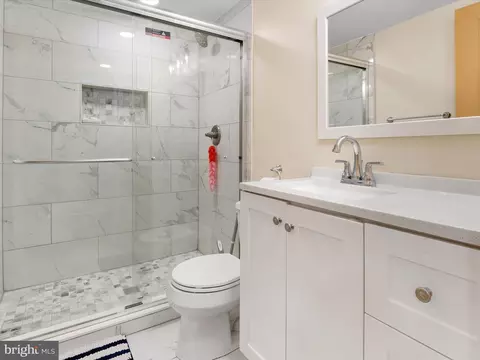 Bath - 871 Arundel Dr, Arnold, MD 21012 photo 3 of 3