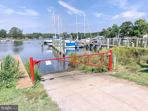 Exterior - 1231 Shore Dr, Edgewater, MD 21037 photo 11 of 12