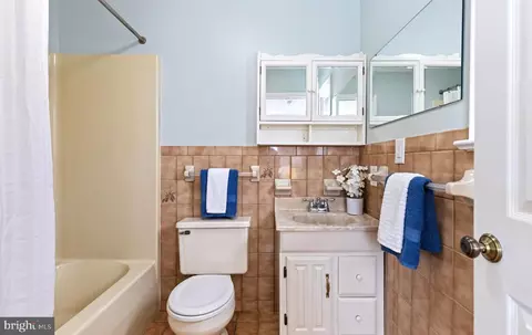 Bath - 1231 Shore Dr, Edgewater, MD 21037 photo 3 of 5