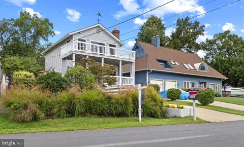 Exterior - 1231 Shore Dr, Edgewater, MD 21037 photo 1 of 12
