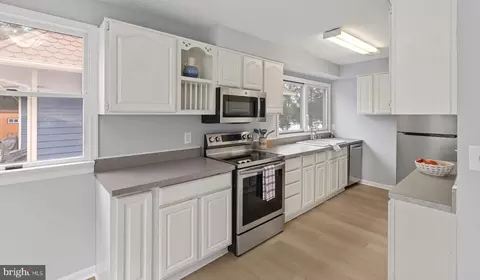 Kitchen - 1231 Shore Dr, Edgewater, MD 21037 photo 1 of 3