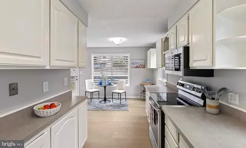Kitchen - 1231 Shore Dr, Edgewater, MD 21037 photo 2 of 3