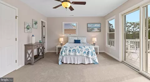 Bedroom - 1231 Shore Dr, Edgewater, MD 21037 photo 2 of 6
