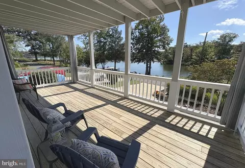 Exterior - 1231 Shore Dr, Edgewater, MD 21037 photo 7 of 12