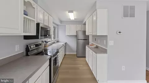 Kitchen - 1231 Shore Dr, Edgewater, MD 21037 photo 3 of 3