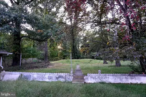 Exterior - 7948 Oak Rd, Pasadena, MD 21122 photo 6 of 9