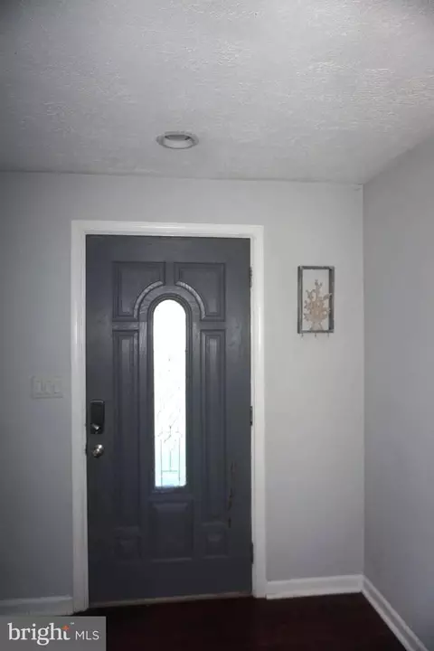 Entry Way - 7948 Oak Rd, Pasadena, MD 21122 photo 1 of 2