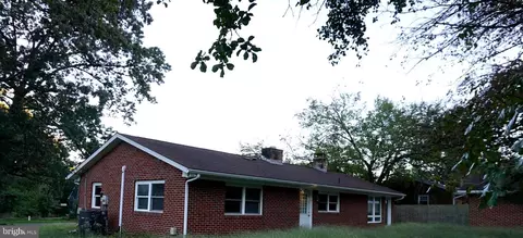 Exterior - 7948 Oak Rd, Pasadena, MD 21122 photo 3 of 9