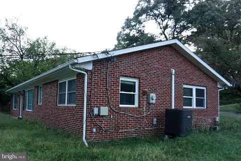 Exterior - 7948 Oak Rd, Pasadena, MD 21122 photo 2 of 9