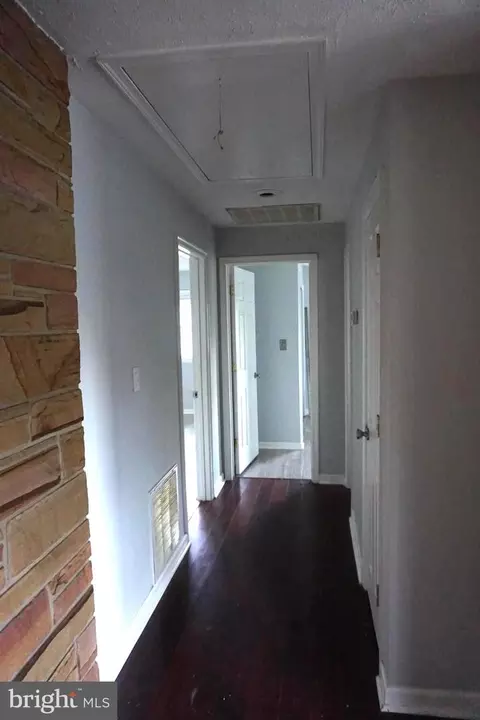 Entry Way - 7948 Oak Rd, Pasadena, MD 21122 photo 2 of 2