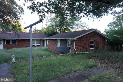 Exterior - 7948 Oak Rd, Pasadena, MD 21122 photo 5 of 9