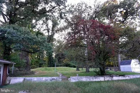 Exterior - 7948 Oak Rd, Pasadena, MD 21122 photo 7 of 9